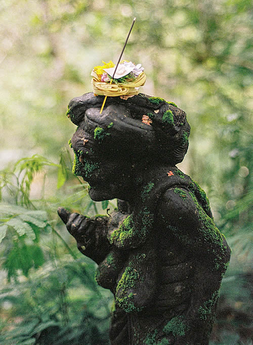 Bali International, Global Development Portal Indonesia, woman sculpture ceremony